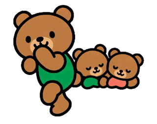 眠った子どもたちの横で静かにするお父さんくま